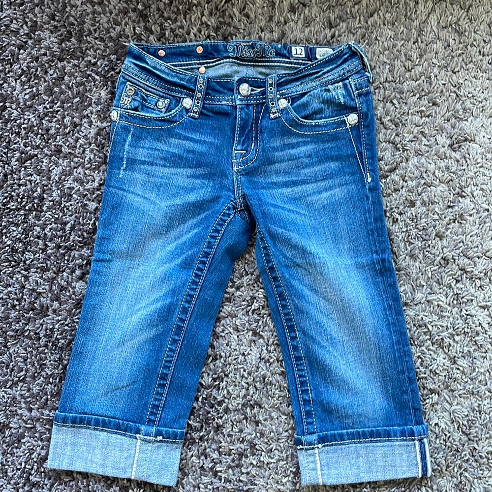 Miss Me Capri size 12 Girls blue jeans like new condition.